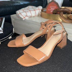 SUPER CUTE BROWN FALL MID HEELS